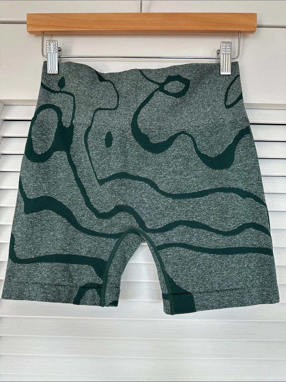 GXIN Seamless 2-Piece Sports Bra Biker Shorts Matching Set Green Camo Size M - Picture 4 of 5